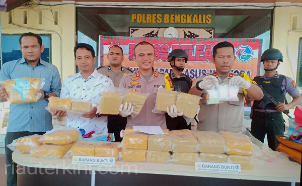 Polisi Amankan 27 Kilogram Sabu dan Ribuan Pil Ekstasi di Roro Air Putih Bengkalis