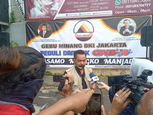Gebu Minang Bagi-bagi 1.500 Paket Sembako untuk Warga Ibukota Terdampak Covid-19