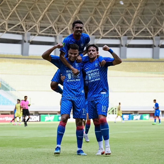 PSPS Pekanbaru  Gunduli Sriwijaya FC 6-0