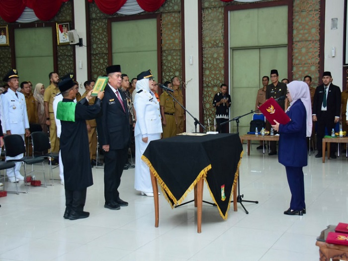 Misharti Lantik  35 Pejabat Pemkab Kampar, 7 di Antaranya Camat