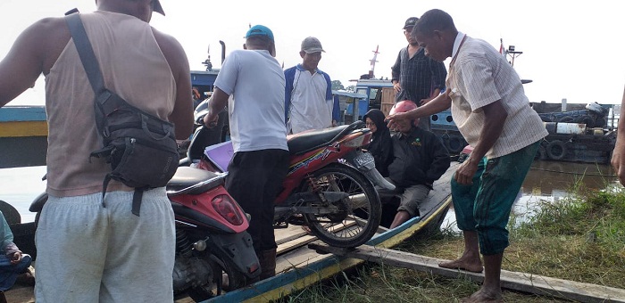 Banjir di Langgam, Pemilik Pompong Untung Banyak, Bawa Motor Dipatok Rp 50 Ribu 