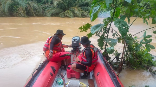 Terpeleset, Bocah 11 Tahun Dilaporkan Hilang di Sungai Rateh