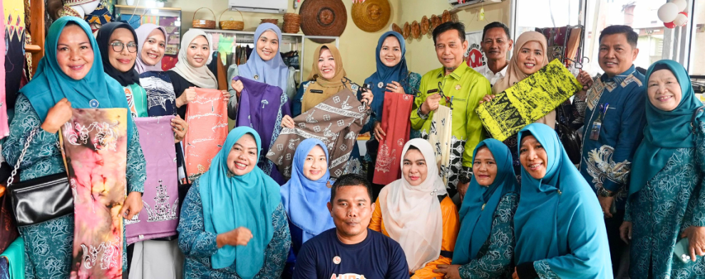 Ketua TP PKK Provinsi Riau Kunjungi Dekranasda Kuansing, Apresiasi Kerajinan Lokal dan Dukung UMKM