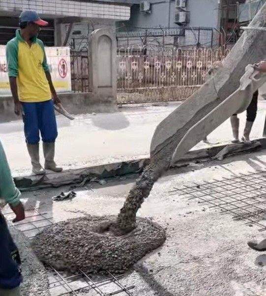 Dinas PUPR Lakukan Semenisasi Jalan Melur, Komitmen Pemko Bangun Jalan Berkualitas