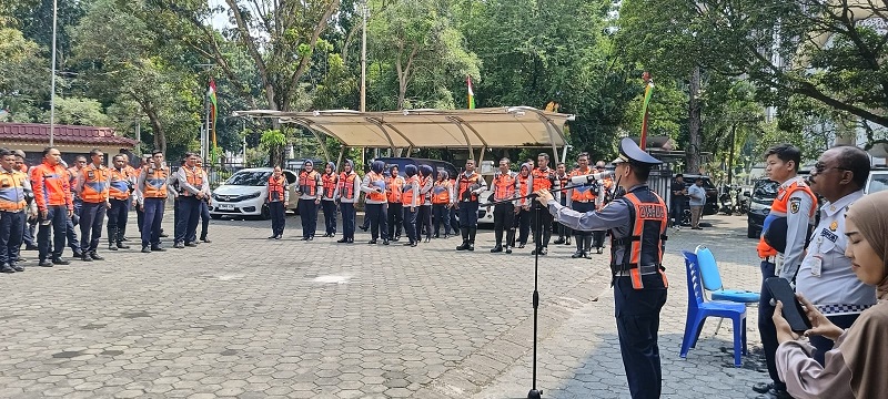 Tegakkan Disiplin, Pegawai Dishub Pangkas Rambut dan Lakukan Olahraga Bersama