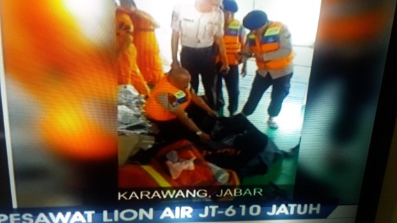 Korban Pertama Jatuhnya Pesawat Lion Air JT 610 di Karawang  Ditemukan Meninggal Dunia