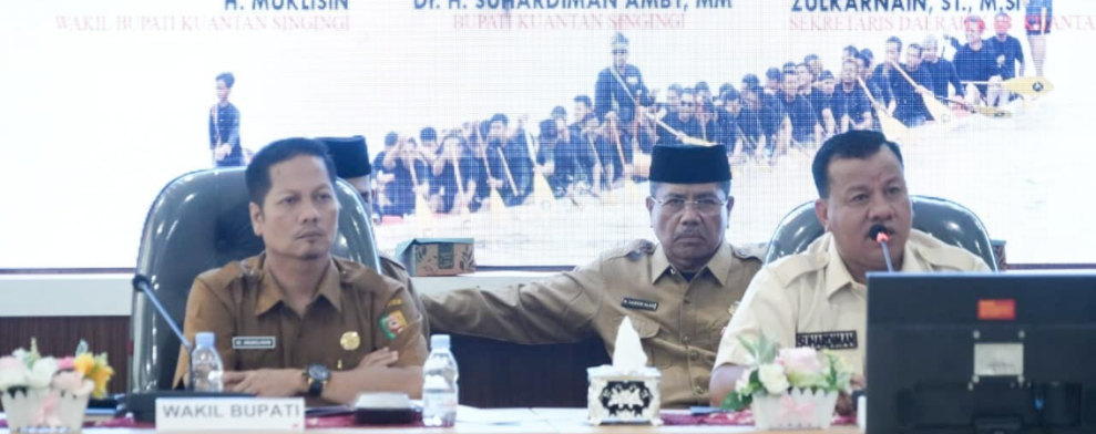 Pimpin Rapat Realisasi Fisik dan Keuangan Kuansing 2025, Bupati Tekankan Kinerja Perangkat Daerah