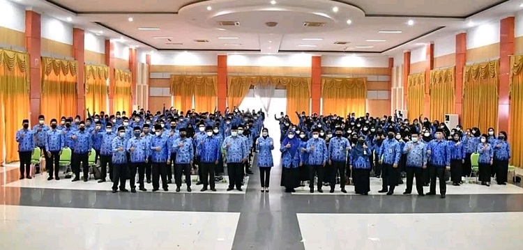 Bupati Rezita   Ambil Sumpah dan Angkat  163 PNS Baru di  di Inhu