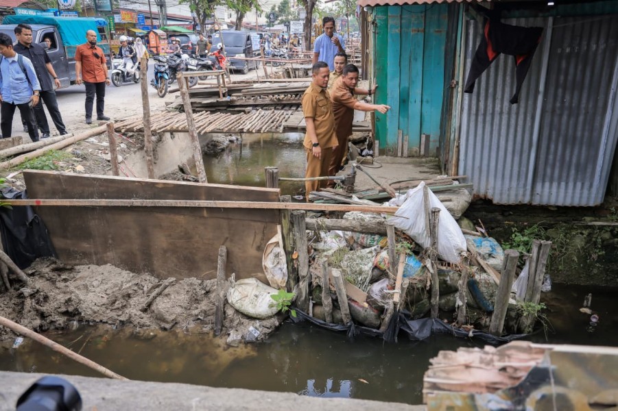 Atasi Banjir, Wali Kota Pekanbaru Dorong Progress Pembangunan Drainase di Jalan Paus