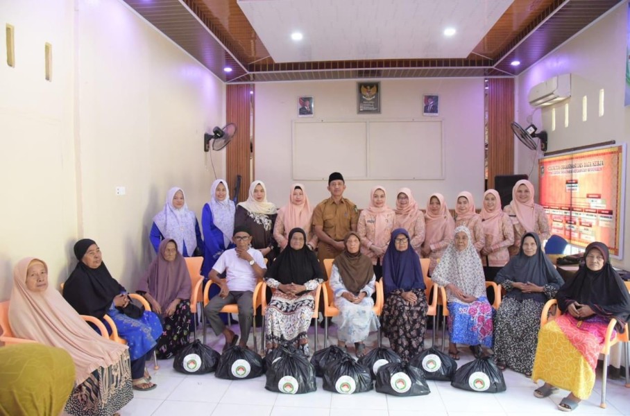 DWP Bengkalis Bagikan 120 Paket Sembako dan Santunan Anak Yatim