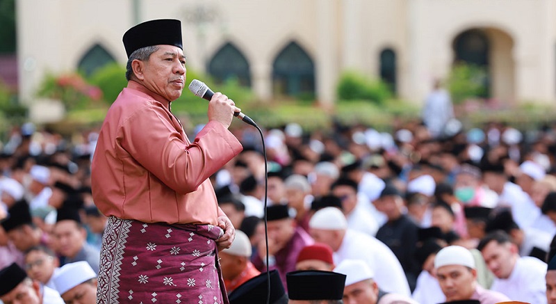 Hujan Tak Kurangi  Semangat Masyarakat Siak Laksanakan Sholat Idul Fitri
